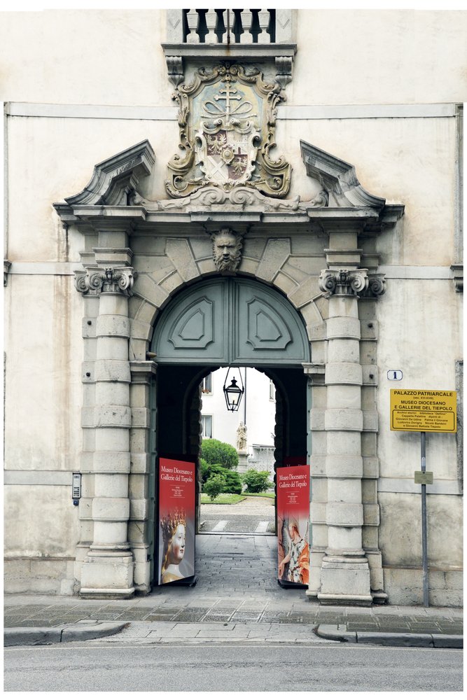 Domenico Rossi, Facciata del Palazzo Patriarcale, sec. XVIII, particolare portone in pietra