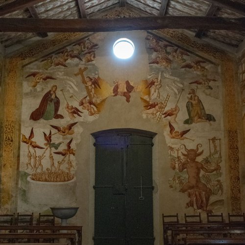 Interno della chiesa di Sant'Andrea Apostolo, Gris, vista della controfacciata
