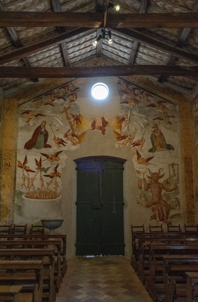 Interno della chiesa di Sant'Andrea Apostolo, Gris, vista della controfacciata