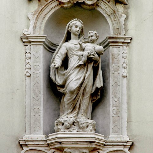 Chiesa della Beata Vergine del Carmine, esterno, La Madonna del Carmelo, Giovanni e Francesco Bonazza