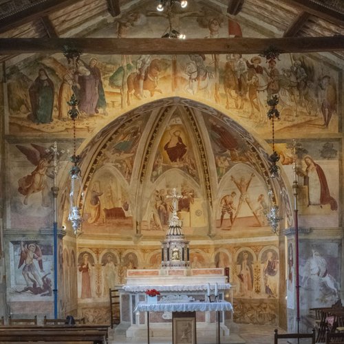 Interno della chiesa di Sant'Andrea Apostolo, Gris, vista del coro