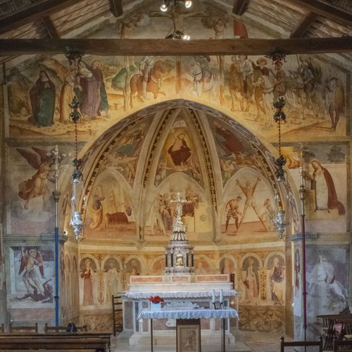 Interno della chiesa di Sant'Andrea Apostolo, Gris, vista del coro