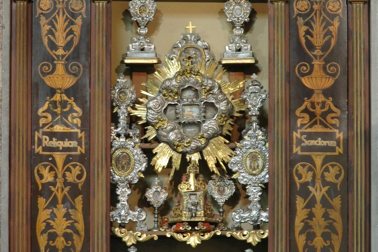 Chiesa della Beata Vergine del Carmine, altare delle reliquie