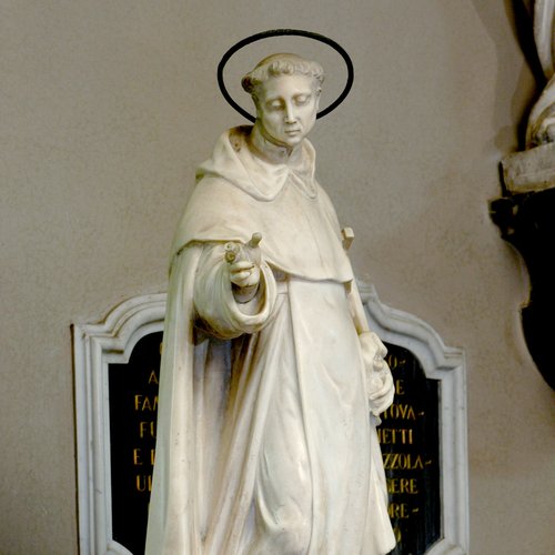 Chiesa della Beata Vergine del Carmine, acquasantiera con Sant’Alberto di Gerusalemme, Giovanni e Francesco Bonazza