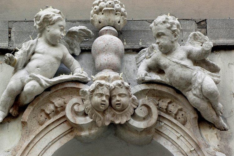 Chiesa della Beata Vergine del Carmine, esterno, La Madonna del Carmelo, particolare, Giovanni e Francesco Bonazza