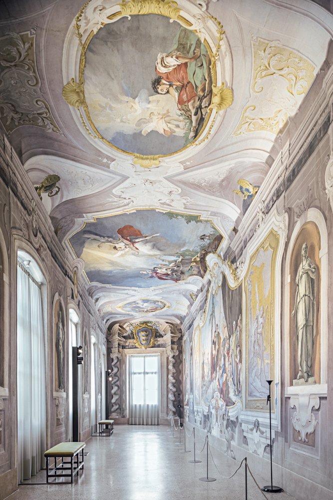 Giambattista Tiepolo, Affreschi nella parete lunga della Galleria degli Ospiti, 1727.