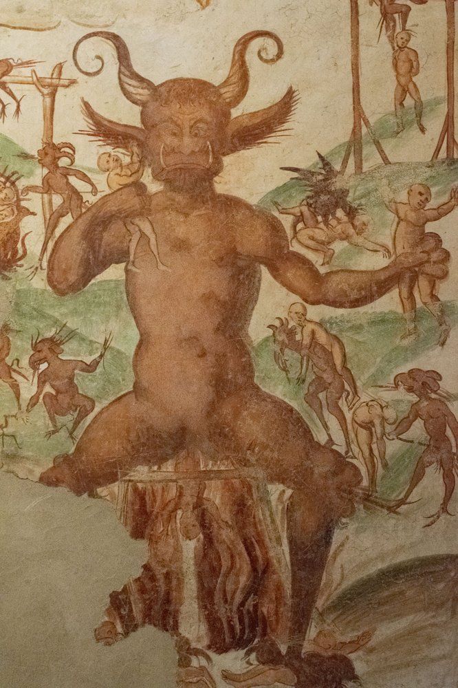 Giudizio universale, Lucifero, affresco XVI sec, chiesa di Sant'Andrea Apostolo, Gris