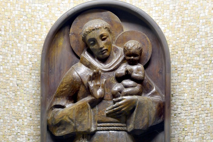 L. Pischiutti, Sant'Antonio da Padova, 1949, rilievo ligneo