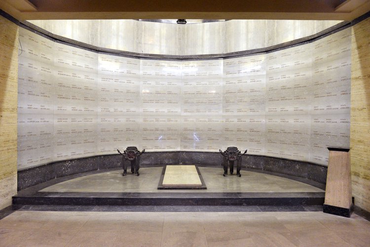 Cripta, Ossario e tomba di monsignor Clemente Cossettini, 1943