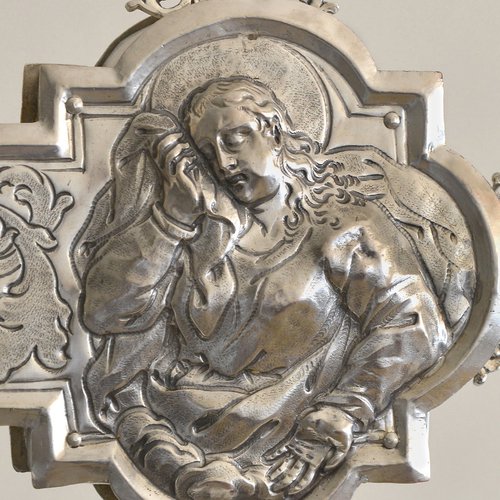 Argentiere veneziano, Croce astile, sec XVII-XVIII, particolare con Maddalena, chiesa parrocchiale di San Pietro Apostolo, Azzano Decimo