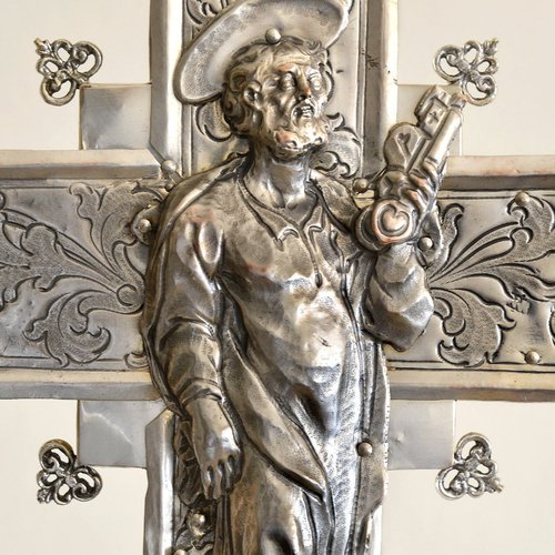 Argentiere veneziano, Croce astile, sec XVII-XVIII, particolare del verso con San Pietro, chiesa parrocchiale di San Pietro Apostolo, Azzano Decimo