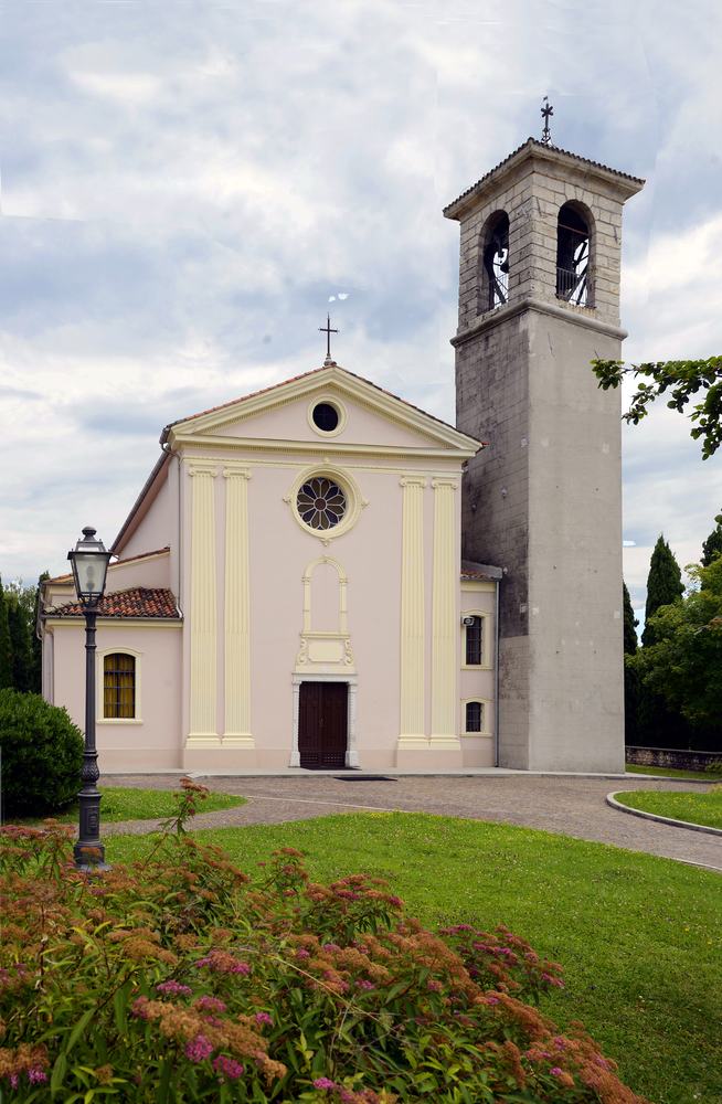 Facciata e campanile della Parrocchiale di Santa Maria Maggiore, Lestans