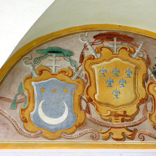 Particolare di lunetta con stemmi, portico del chiostro