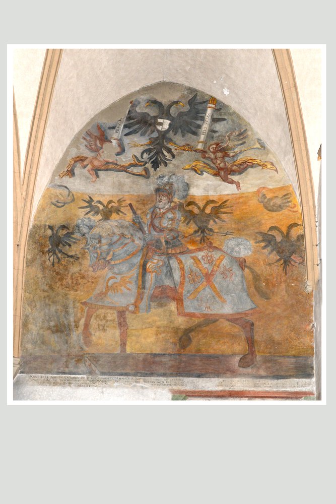 Gli affreschi della parete destra del presbiterio