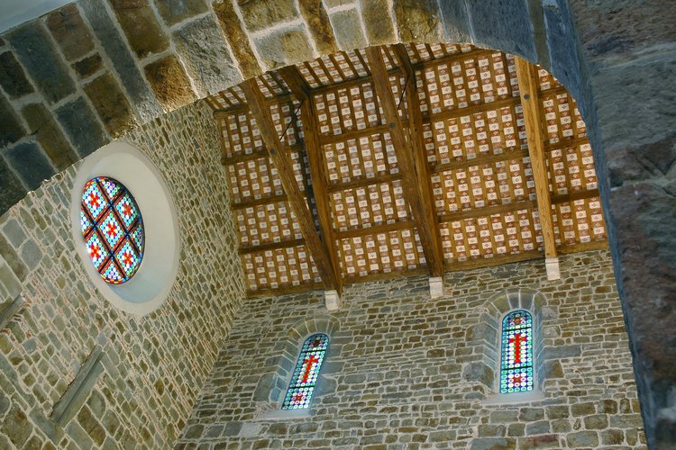 Soffitto della navata principale con travi a vista