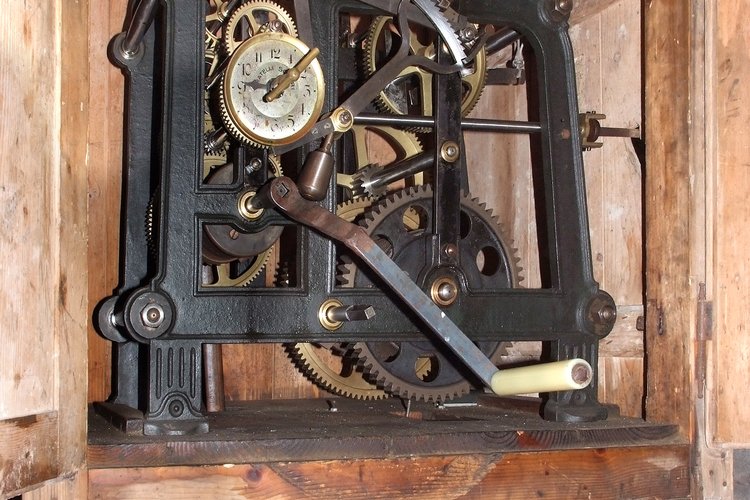 Chiesa di San Lorenzo martire di Talmassons, meccanismo dell'orologio della ditta Solari