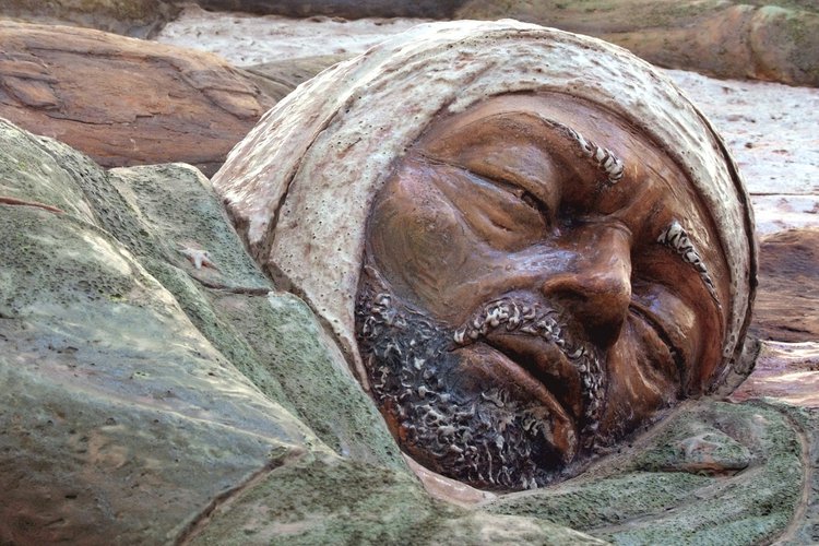 Enore Pezzetta, La battaglia di Nikolajewka, 1974 - 1975, altorilievo ceramico, particolare