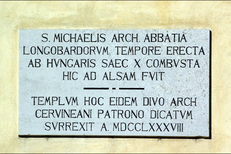 Lapide sulla facciata, Chiesa vecchia di San Michele, Cervignano