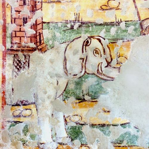 Chiesetta campestre di San Leonardo, arco trionfale, Crocifissione, elefante turrito, sec. XVi, Variano