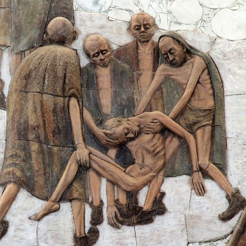 Enore Pezzetta, Il bagno ad Orankji, 1971 - 1972, altorilievo ceramico, particolare