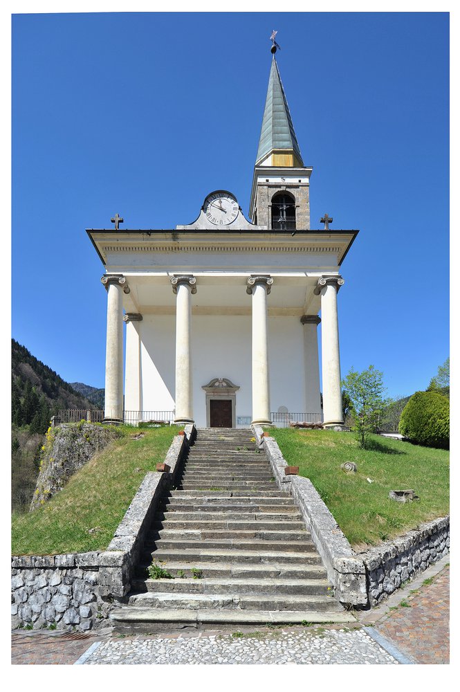 Chiesa di Paularo, gradinata di accesso