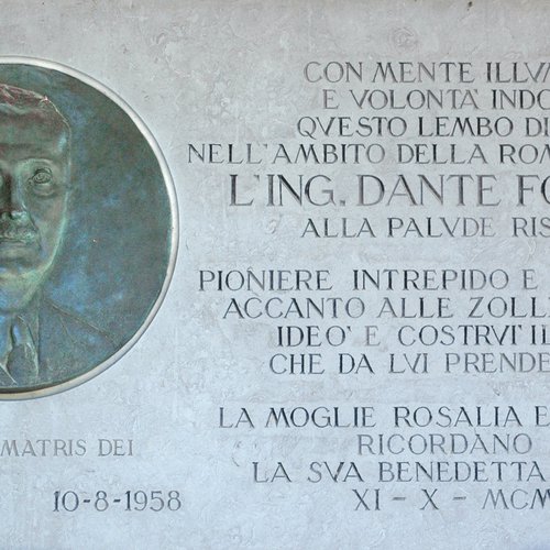 Lastra con medaglione riproducente Dante Fornasir, chiesetta della Mater Dei, Cervignano