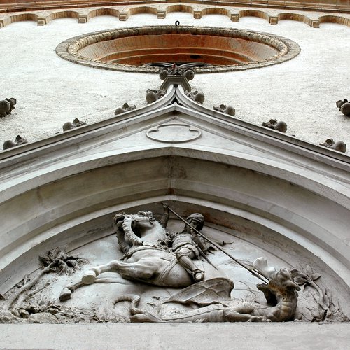 Chiesa parrocchiale di San Giorgio, facciata,  San Giorgio che uccide il drago, lunetta del portale, 1885, San Giorgio della Richinvelda