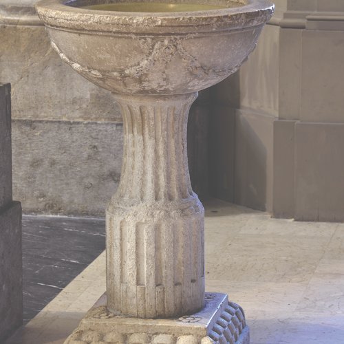 Pila dell’acqua santa, sec. XVI-XVII.