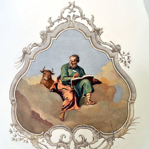 L'evangelista Luca, affresco di Antonio Schiavi sui pennacchi del soffitto della navata, 1775