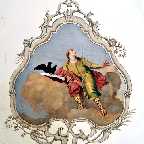 L'evangelista Giovanni, affresco di Antonio Schiavi sui pennacchi del soffitto della navata, 1775