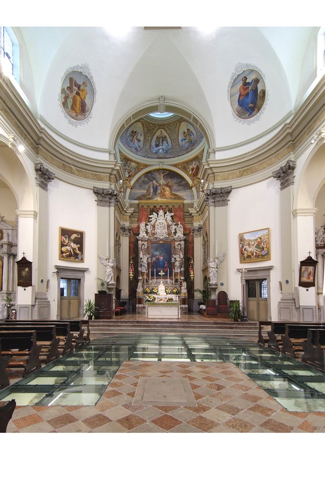 Il luminoso presbiterio