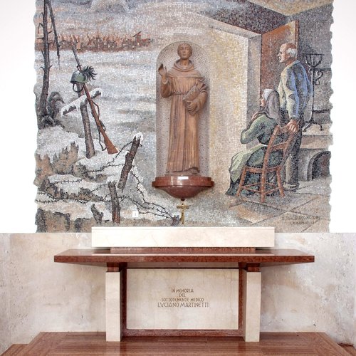 Altare di Sant'Antonio, 1963, con mosaici di Angelo De Carli raffiguranti Gli anziani genitori e la tomba di Giacomo Gri