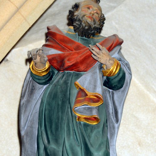 Altare maggiore, statue alla sommità dell'altare