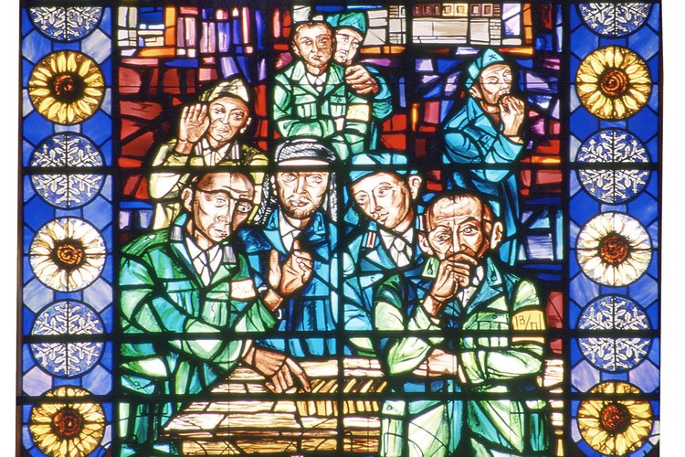 Arrigo Poz (cartone), Alessandro Ricardi di Netro (esecuzione), Il sorteggio del pane, 1968-1976, vetrata con vetri policromi legati a piombo