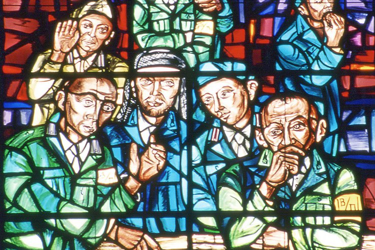 Arrigo Poz (cartone), Alessandro Ricardi di Netro (esecuzione), Il sorteggio del pane, 1968-1976, vetrata con vetri policromi legati a piombo