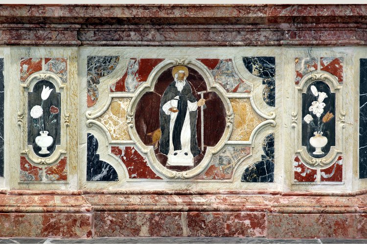 Paliotto marmoreo dell'altare di Sant'Antonio Abate, pieve di San Lorenzo in Monte di Buja
