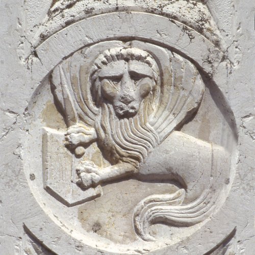 Leone di San Marco (dettaglio del tondo a bassorilievo del portale), Polcenigo