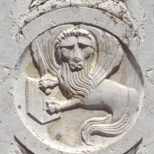 Leone di San Marco (dettaglio del tondo a bassorilievo del portale), Polcenigo