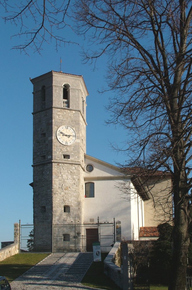 Esterno della pieve di San Lorenzo in Monte di Buja