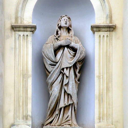 Chiesa di San Lorenzo martire di Talmassons, facciata, scultore Morandi da Vicenza, statua della Madonna Addolorata, 1933