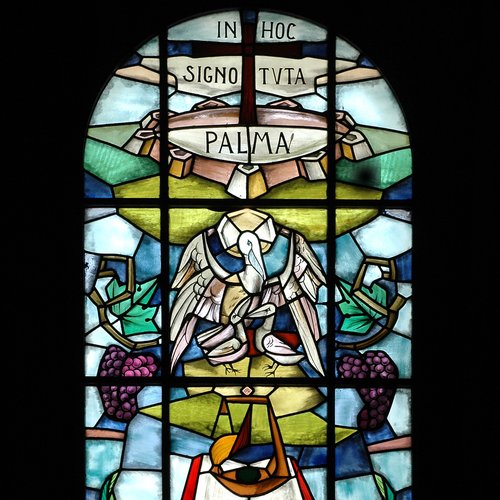 Cappella  laterale del 'Santissimo', Vetrate istoriate realizzate su cartoni di Fred Pittino, sec. XX