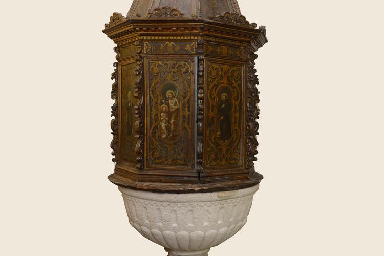 Chiesa di Santa Maria Maggiore, fonte battesimale, lapicida medunese, XVI sec, con copertura lignea di Giorgio Riegher e Valentino Belgrado, 1703, Lestans