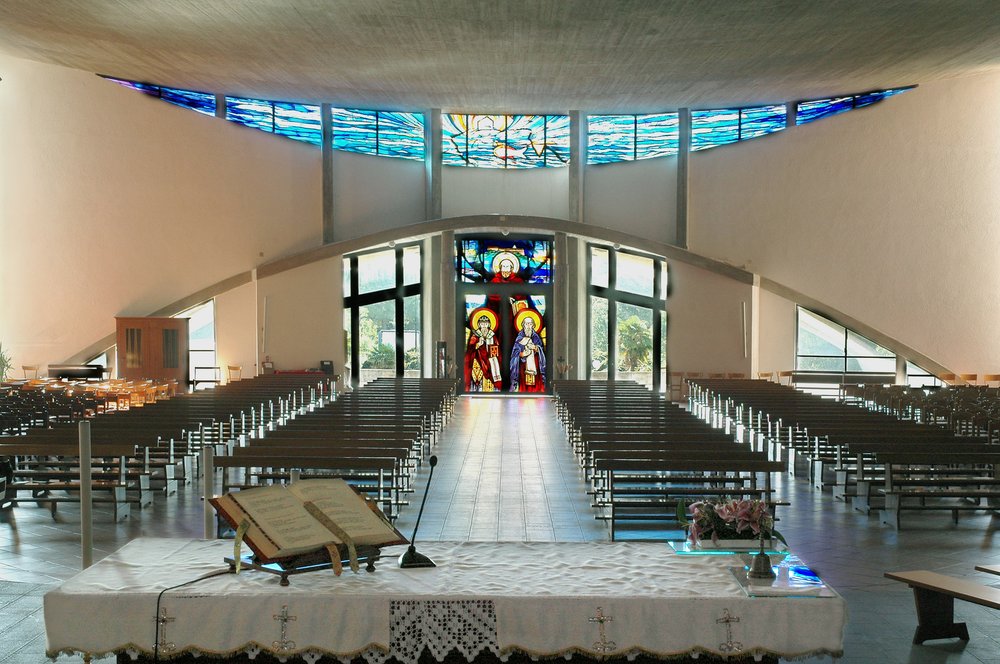 Interno della chiesa superiore. Chiesa parrocchiale di San Giovanni Bosco