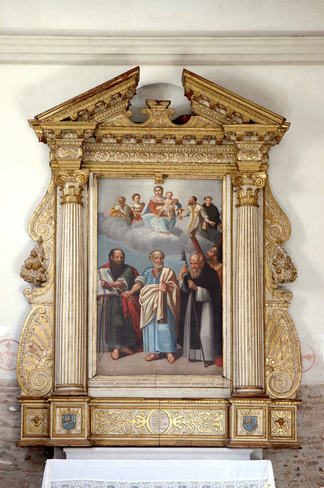 Altare maggiore, cornice lignea del 1642 e pala del XIX secolo