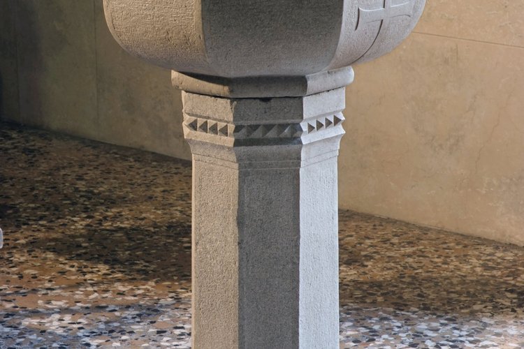 Bagnarola, Chiesa di Ognissanti, fonte battesimale