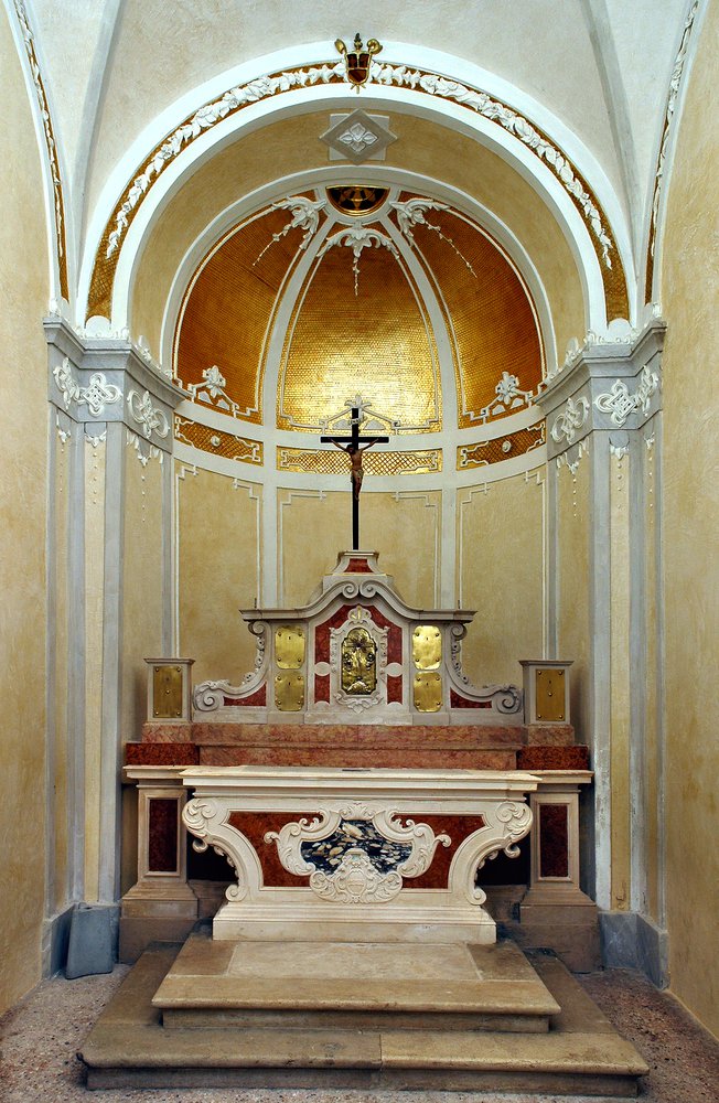Cappella laterale destra, altare del SS. Sacramento, metà del sec. XVIII