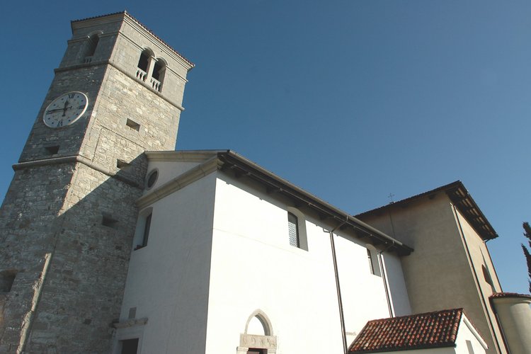 Campanile e facciata della pieve di San Lorenzo in Monte di Buja