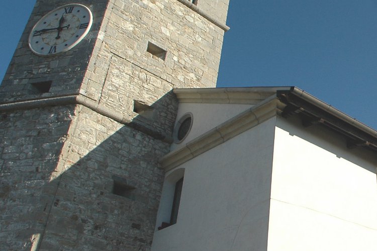 Campanile e facciata della pieve di San Lorenzo in Monte di Buja