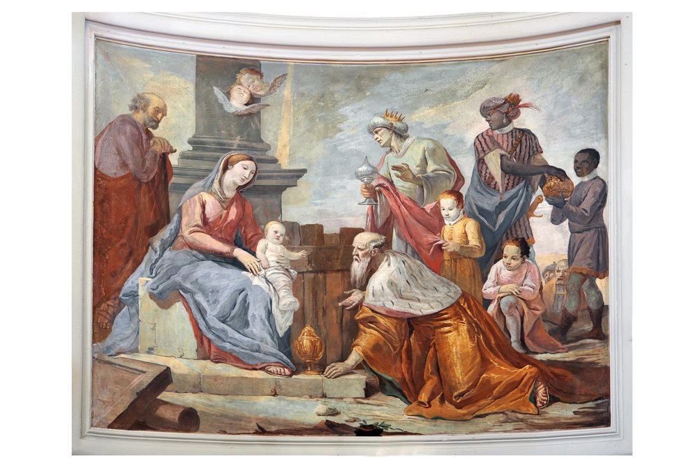 Adorazione dei Magi, affresco (320x170cm) di Antonio Schiavi sul pilastro concavo di sinistra prossimo al presbiterio, 1775