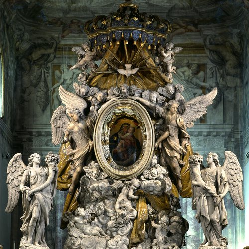 Chiesa della Beata Vergine del Carmine, ovato con l’antico dipinto che raffigura la Vergine del Carmelo.